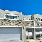 Stylish, Large & Modern Villa In Claremont