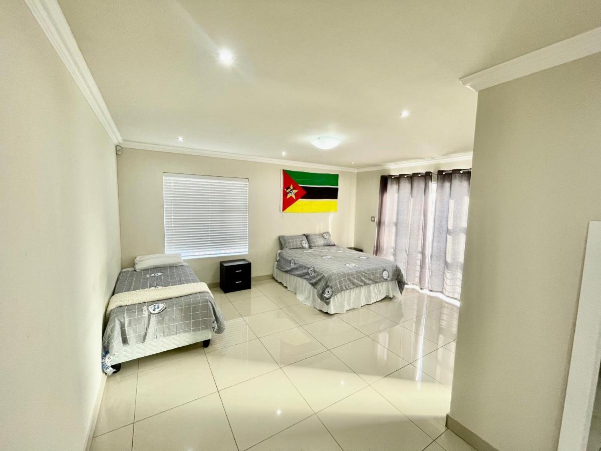 Pousada Stylish, Large & Modern In Claremont Cidade Do Cabo